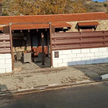 The River House * Kato Pyrgos