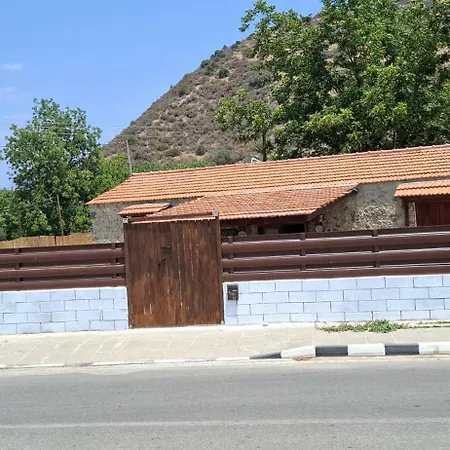 The River House Kato Pyrgos