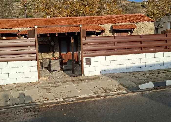 The River House * Kato Pyrgos